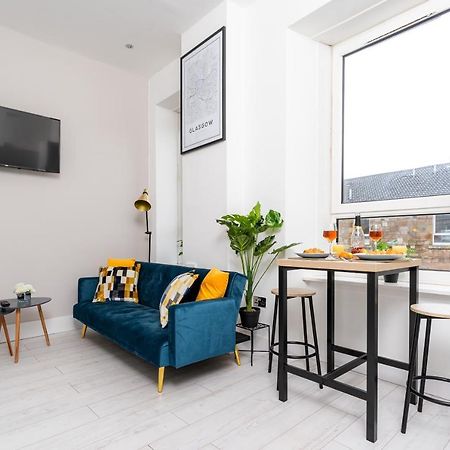 Cheerful 2 Bedroom Homely Apartment, Sleeps 6 Guest Comfy, 3X Double Bed, Parking, Free Wifi, Suitable For Business, Leisure Guest,Glasgow, Glasgow West End, Near City Centre Екстериор снимка