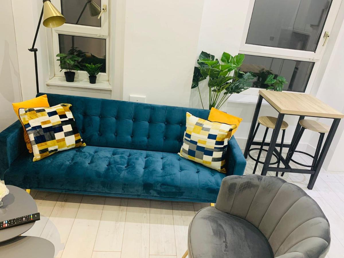 Cheerful 2 Bedroom Homely Apartment, Sleeps 6 Guest Comfy, 3X Double Bed, Parking, Free Wifi, Suitable For Business, Leisure Guest,Glasgow, Glasgow West End, Near City Centre Екстериор снимка