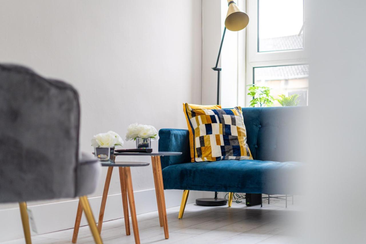 Cheerful 2 Bedroom Homely Apartment, Sleeps 6 Guest Comfy, 3X Double Bed, Parking, Free Wifi, Suitable For Business, Leisure Guest,Glasgow, Glasgow West End, Near City Centre Екстериор снимка