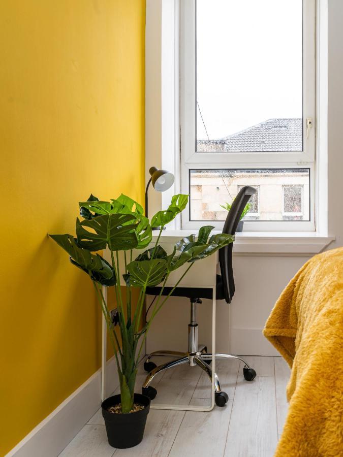 Cheerful 2 Bedroom Homely Apartment, Sleeps 6 Guest Comfy, 3X Double Bed, Parking, Free Wifi, Suitable For Business, Leisure Guest,Glasgow, Glasgow West End, Near City Centre Екстериор снимка