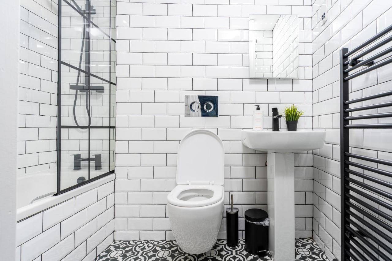 Cheerful 2 Bedroom Homely Apartment, Sleeps 6 Guest Comfy, 3X Double Bed, Parking, Free Wifi, Suitable For Business, Leisure Guest,Glasgow, Glasgow West End, Near City Centre Екстериор снимка