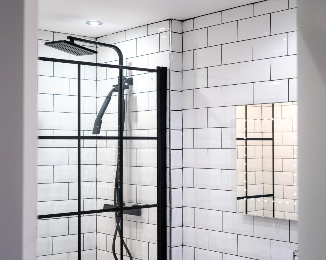 Cheerful 2 Bedroom Homely Apartment, Sleeps 6 Guest Comfy, 3X Double Bed, Parking, Free Wifi, Suitable For Business, Leisure Guest,Glasgow, Glasgow West End, Near City Centre Екстериор снимка
